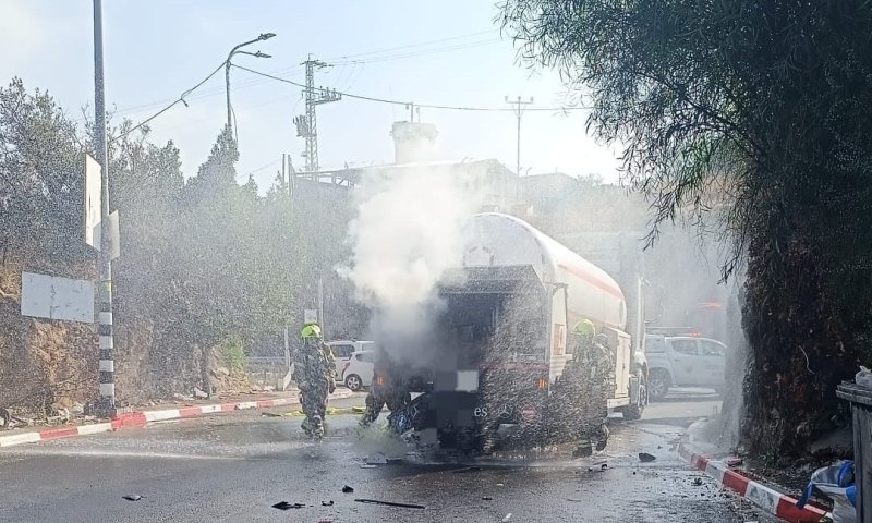 ניידת שרדפה אחרי רכב פגעה במשאית וגרמה לדליפת גז ולחסימת הגישה למודיעין עילית