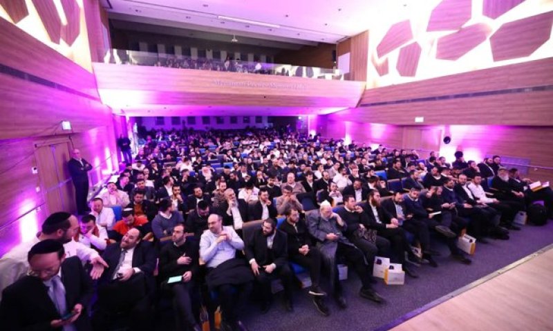 הכנס שכל משפחה חרדית צריכה להכניס ליומן: "פלוס מינוס" חוזר, גדול יותר מתמיד