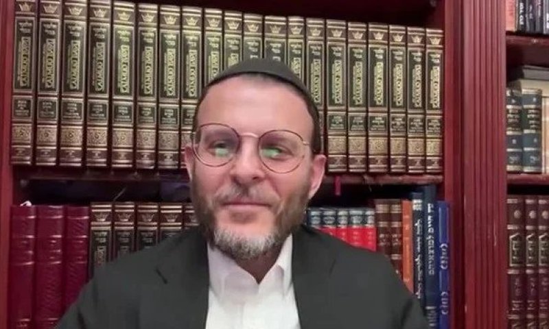 רבבות מוסלמים צופים בשיעורי תורה של הרב שנולד בסוריה