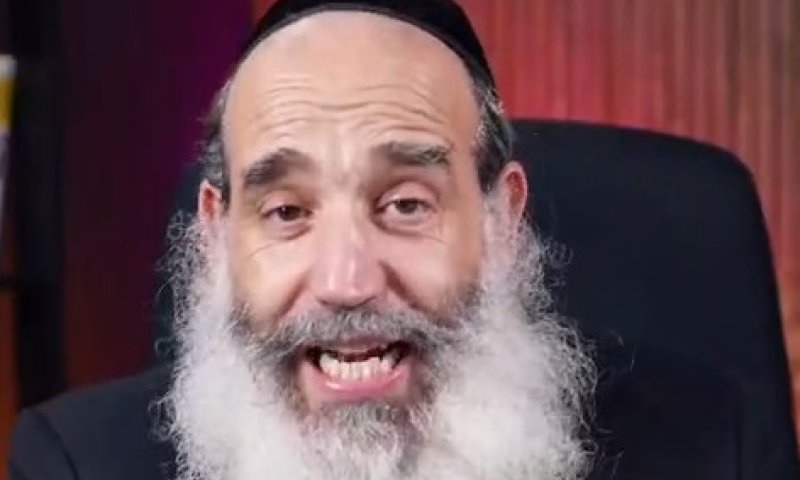 המורה כמעט התעצבנה, אבל אז הילדה הוסיפה עוד מילה אחת ששינתה הכול