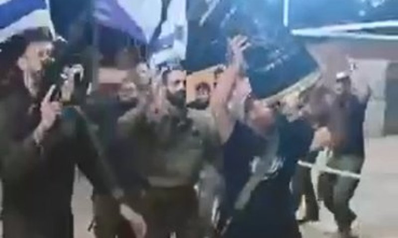 "עם ישראל חי" : לוחמי צה"ל בהקפות שניות בלב רצועת עזה