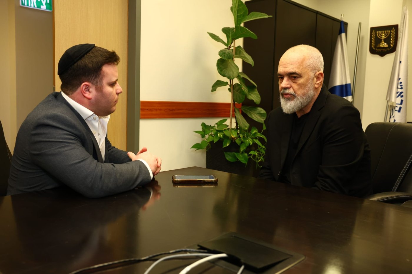 באדיבות המצלם