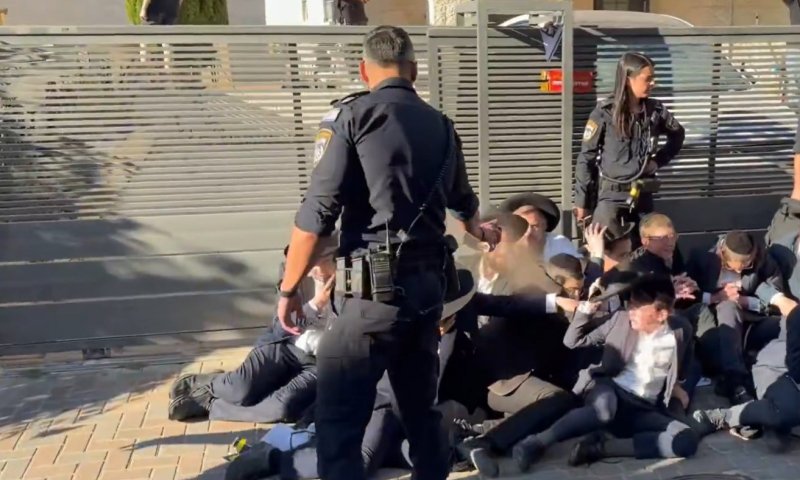מח"ש חקרה את קצין המשטרה שריסס גז פלפל על מפגינים חרדים