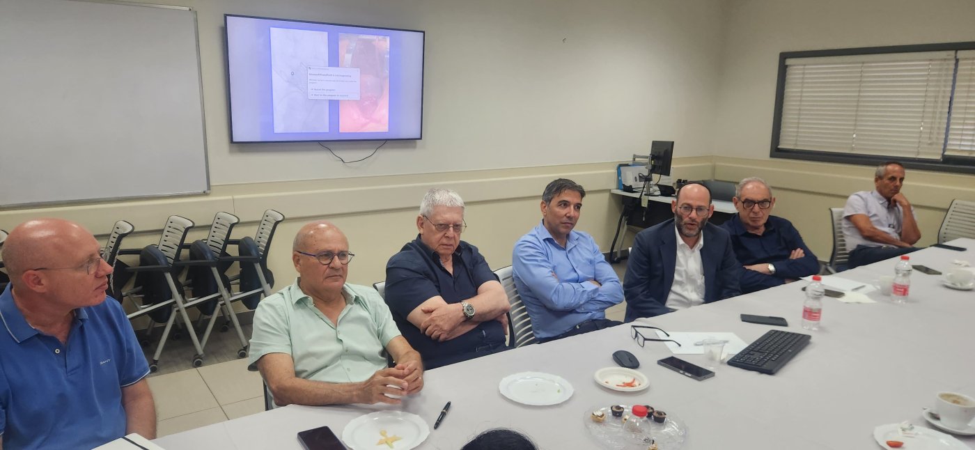 באדיבות המצלם