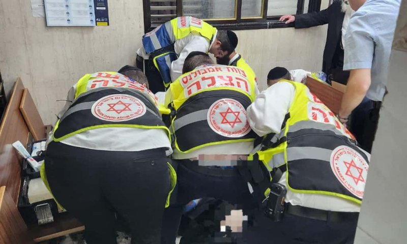 בן 70 התמוטט בבית כנסת בבני ברק, פונה לאחר החייאה