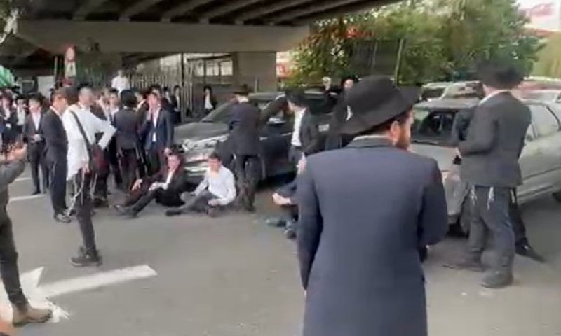 כביש 4 נחסם לתנועה: עימותים בהפגנת "הפלג הירושלמי" סמוך לבני ברק