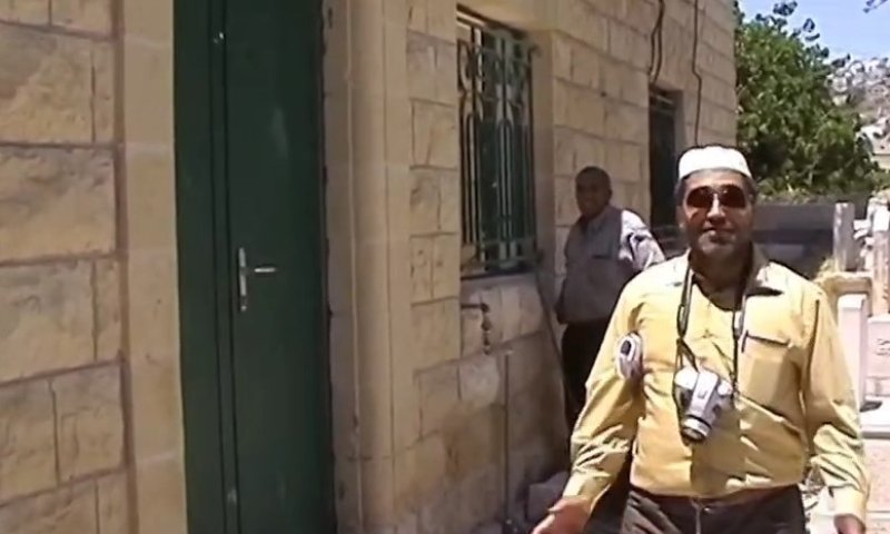 כרמלי בקברו של גד בן יעקב