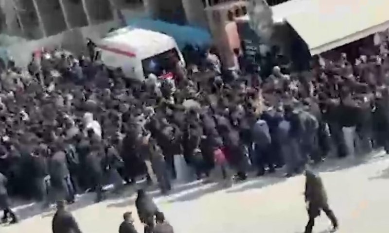 המחאות באיראן מתחדשות: סטודנטים נאבקים בכוחות ה"בסיג'" בטהראן