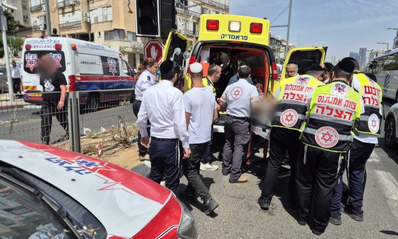 תאונת דרכים בבני ברק: נער רוכב קורקינט פונה במצב קשה