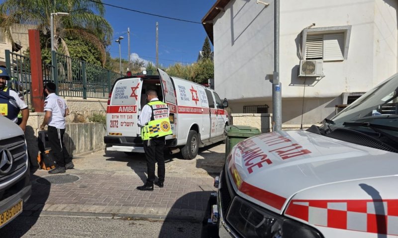 האב מצא את ילדיו דקורים בבית במצב קשה, השכן נעצר