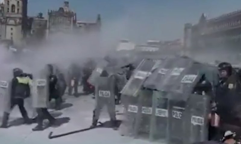 הפגנת ענק נגד פשיעה במקסיקו: מאות נפצעו כולל שוטרים, עצורים רבים
