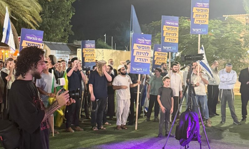 מחאת הדתיים מול כלא 10: "לוחמי גבעתי צריכים לקבל עיטור, לא עונש"