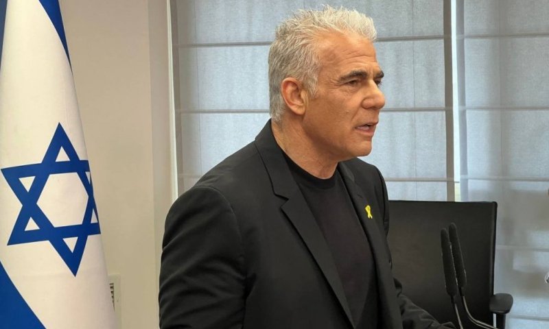 הסערה באופוזיציה מחריפה: ההתכתבות של לפיד על בנט, גולן ואיזנקוט