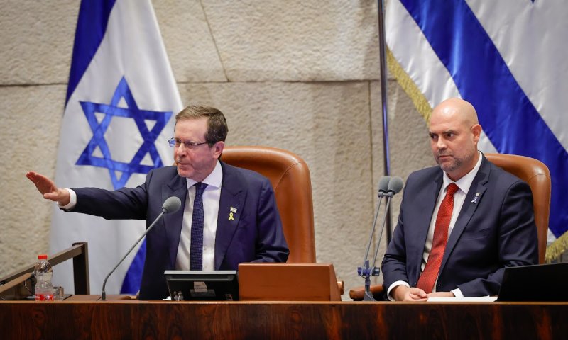 לפיד השמיט את התואר מאוחנה: "נשיא העליון יצחק עמית וח"כ אוחנה"