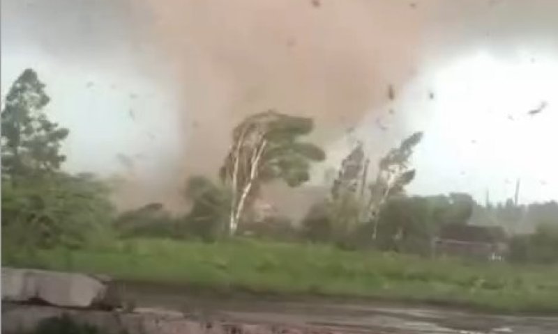 סופת טורנדו עוצמתית זרעה הרס רב במרכז רוסיה