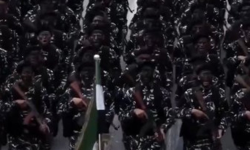 "אמלא מדמך נהרות": דאגה בישראל מתיעודי ההסתה במצעדי צבא סוריה