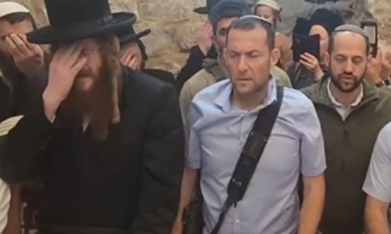 ערב ר"ח חשוון: מתפללים רבים נכנסו הלילה לקבר יוסף