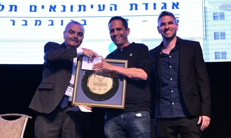 "פרס מצוינות" הוענק לפרשן אלמוג בוקר מחדשות 12