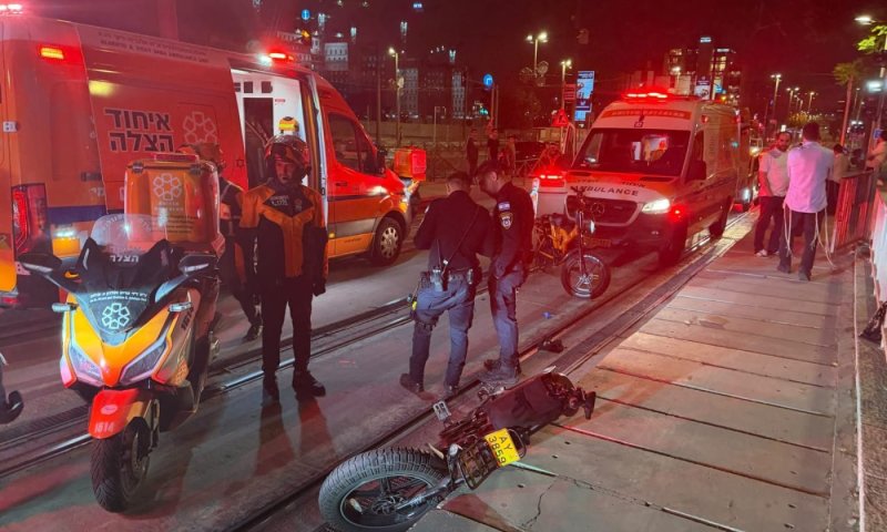 במהלך הלילה: רוכב אופניים חשמליים חרדי נפצע קשה בירושלים