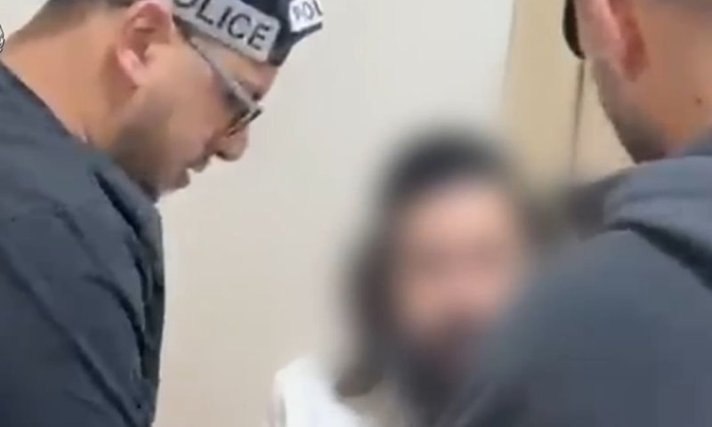 "פתח את הדלת, משטרה": שלושה נעצרו לאחר שתקפו חייל ושברו את שיניו