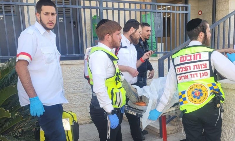 בשכונה החרדית: גבר נפל מגובה במהלך פירוק סוכה