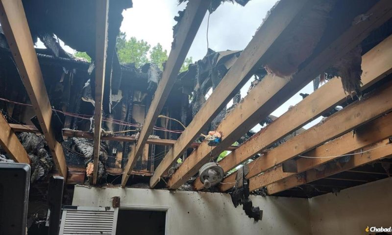 הבנות קפצו מחלון בקומה השנייה: משפחה חרדית ניצלה משריפה 