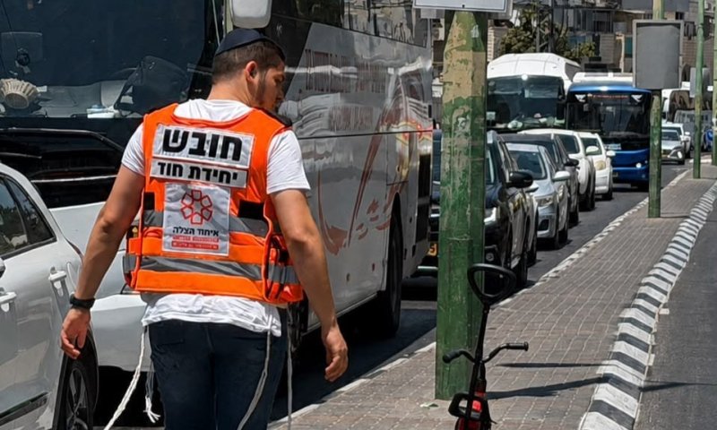 בני ברק: פעוט בן 3 שרכב על תלת-אופן ואחותו נפגעו מרכב