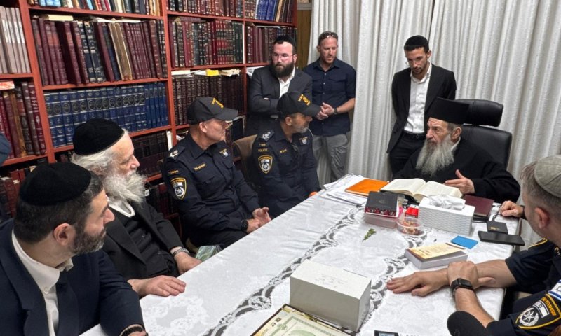 בערב החג: המפכ"ל סייר בעיר התורה והחסידות