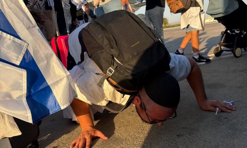 התרגשות בנתב"ג: 140 עולים חדשים נחתו בישראל