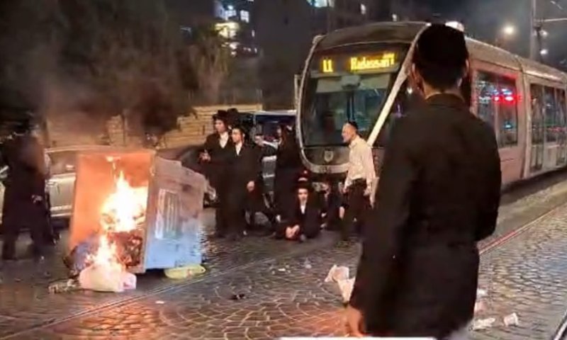 הפגנות סוערות בירושלים ובבית שמש, אש הוצתה על פסי הרכבת