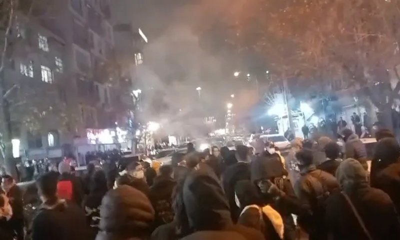 איראני בהקלטה מצמררת: "הם הורגים את העם שלי. תעזרו לנו"  