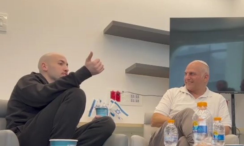 שורד השבי איתן מור: "התחילו לרסס את האזור בכדורים &ndash; נשכבנו על הרצפה ובכינו"