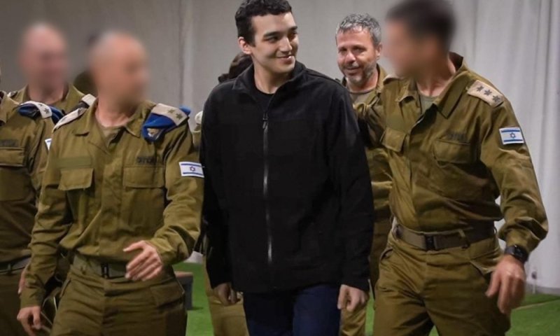 מפקד גולני שוחח עם עידן אלכסנדר אחרי שחרורו מהשבי