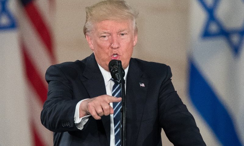דרמה מאחורי הקלעים: אנשי טראמפ מחפשים נתיבים לבנט ולאיזנקוט