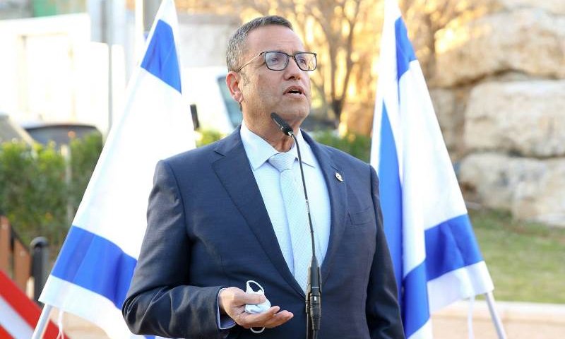 תקרית חמורה: רכבו של ראש עיריית ירושלים משה ליאון הותקף באבנים