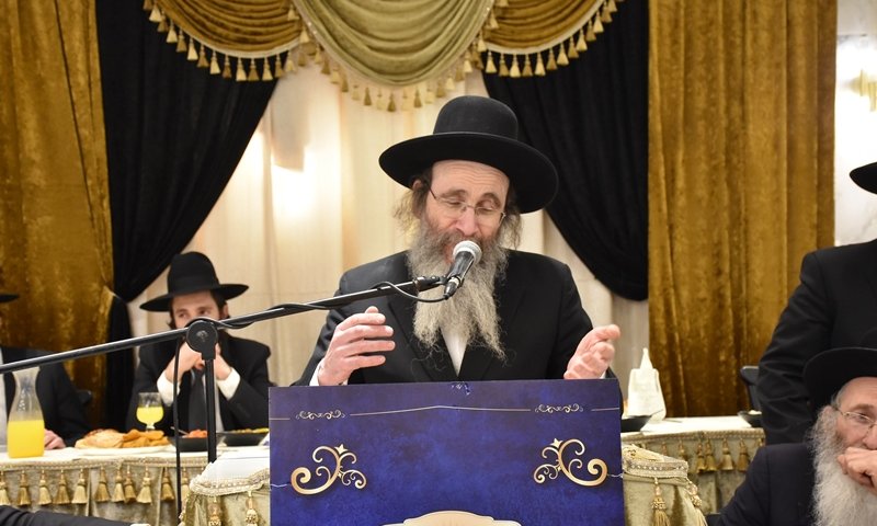 התרגשות גדולה במיר: בנו של המשגיח חבק בת אחרי 10 שנים