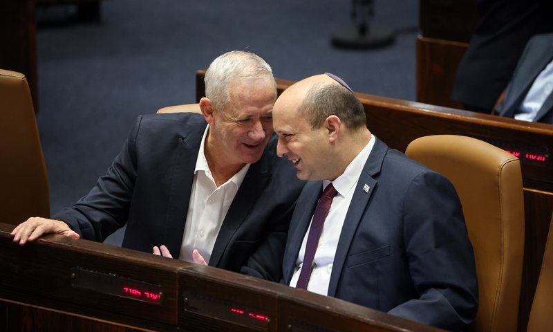 אחרי הירי מתימן: בני גנץ ונפתלי בנט קוראים לנתניהו לתקוף באיראן