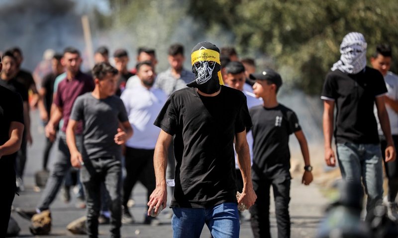 אחז באבן - וחוסל: תמונה חדשה חושפת את הרגע הדרמטי בהתפרעות בשומרון