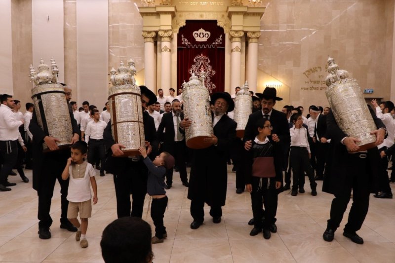 באדיבות המצלם