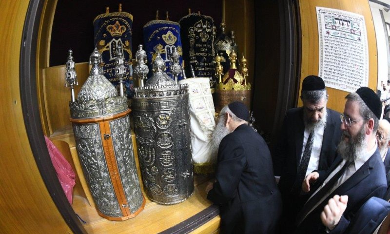 זמני כניסת ויציאת חג שמחת תורה תשפ"ו בארץ ובעולם