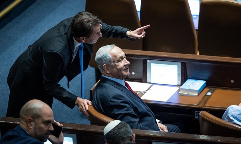 נתניהו וביסמוט ניסו לבלום, אך דגל החליטה לפזר את הכנסת