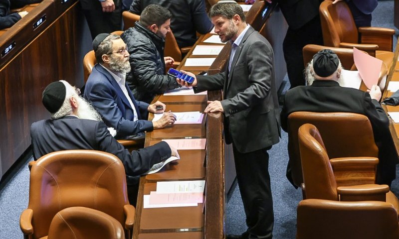 סמוטריץ&rsquo; הכריז על הישג למילואימניקים, גפני תקף בחריפות