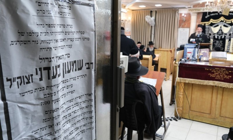 גבאי ביהכנ"ס מבזה ומתנכל לרב - מתפללים עזבו ופתחו בית כנסת חדש