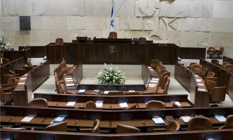 ח"כ בן ארי נגד הח"כים החרדים: "שותקים למול חילול השבת הסיטונאי של נתניהו"
