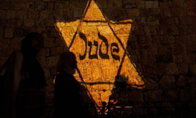 פולין זימנה את שגריר ישראל בגלל ציוץ על הטלאי הצהוב 