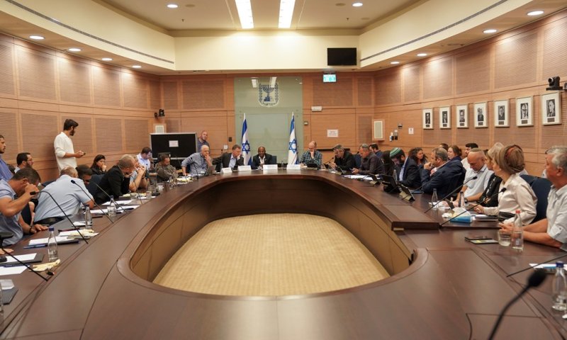 בפעם הראשונה: החל הדיון על נוסח חוק הגיוס בוועדת חו"ב
