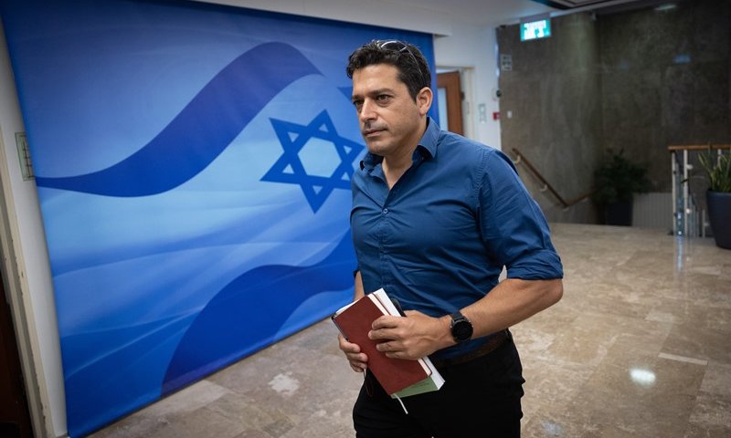 זאת הסיבה ששר התפוצות לא טס לפרלמנט האירופי