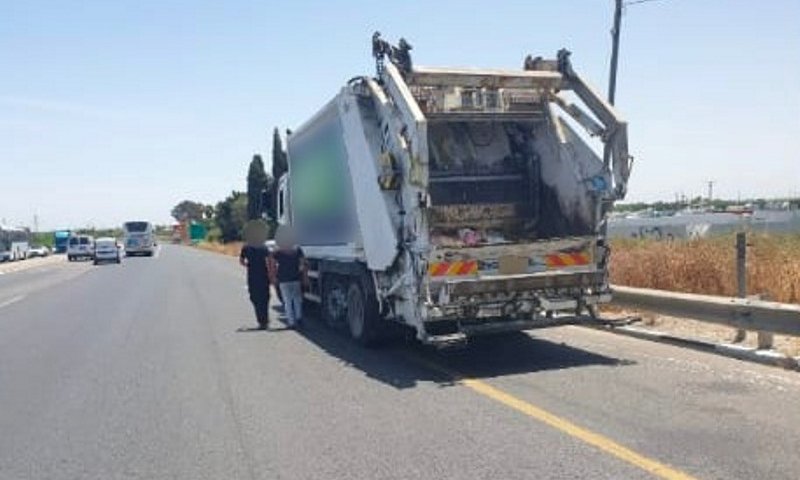 בהלה בהרצליה: עובד תברואה כיוון אקדח ברחובות 