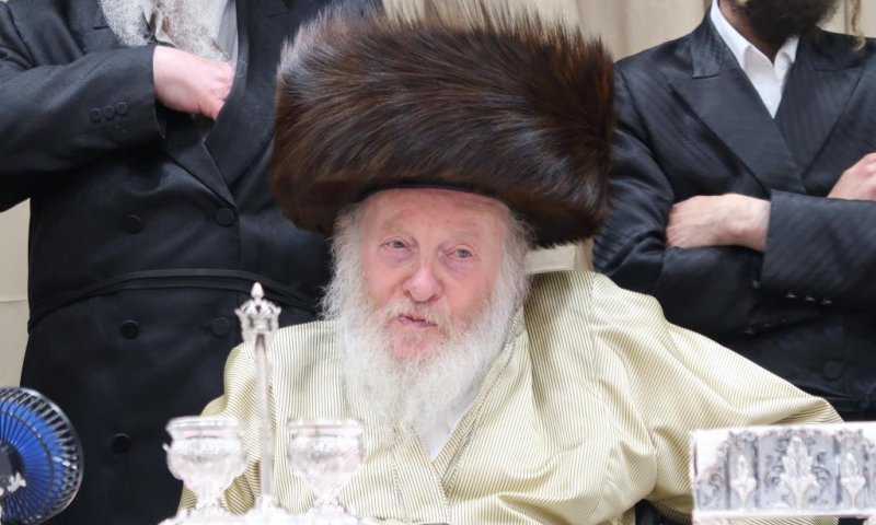 קרעו שערי שמים בתפילה: האדמו"ר מהרי"ד מלעלוב התמוטט במקווה