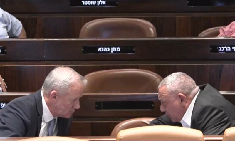 פריימריז בקלפי: בני גנץ ניסה לקדם חוק שיענה על דרישות גדי איזנקוט